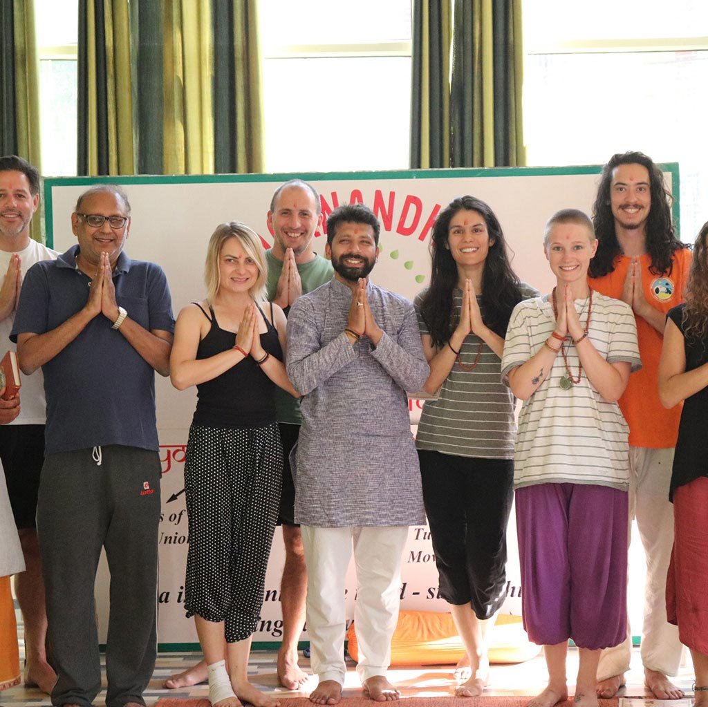 best yoga teacher training in rishikesh