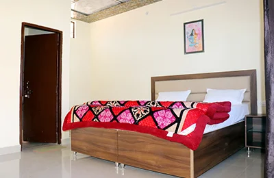 best yoga teacher training in rishikesh