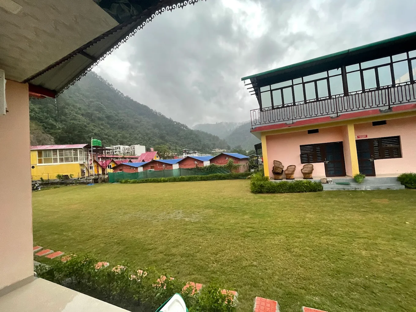 best yoga teacher training in rishikesh